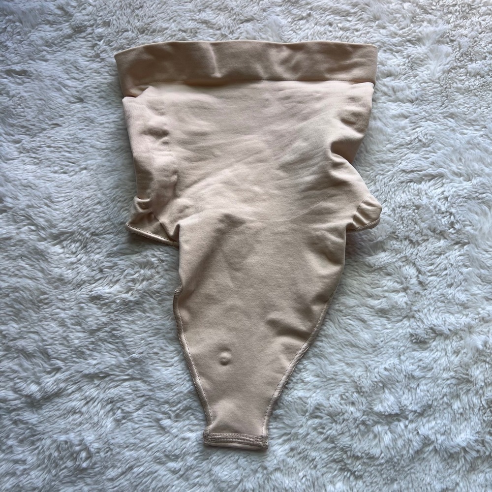 SKIMS Sculpting High Waist Thong Sand Beige Shapewear Size Small Underwear NWOT